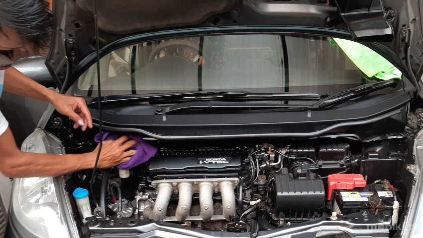 Layanan Cuci Mesin Mobil (Engine Detailing) Mobiklin