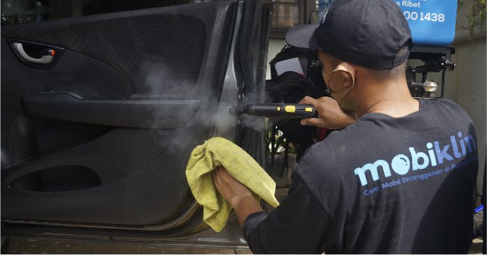 Layanan Detailing Mobil di Rumah Dari Mobiklin. Tim Mobiklin siap memberikan tips poles mobil di rumah terbaik.