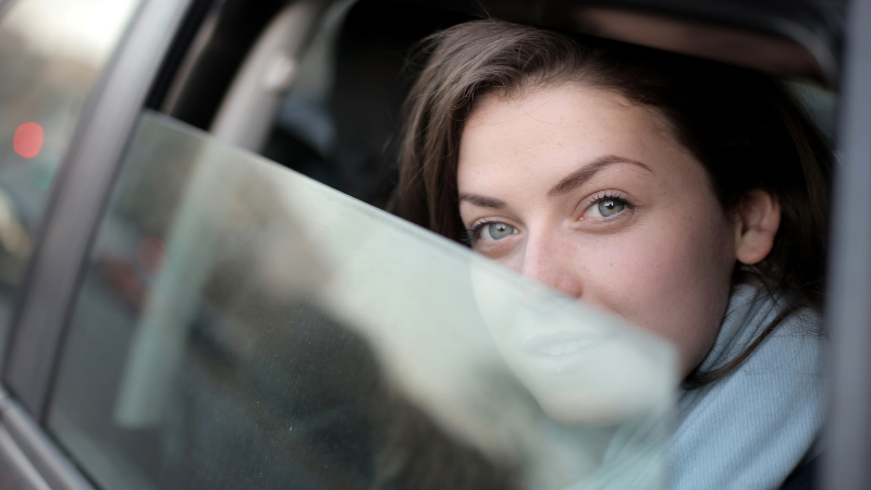 Cara mudah membersihkan jamur kaca mobil.