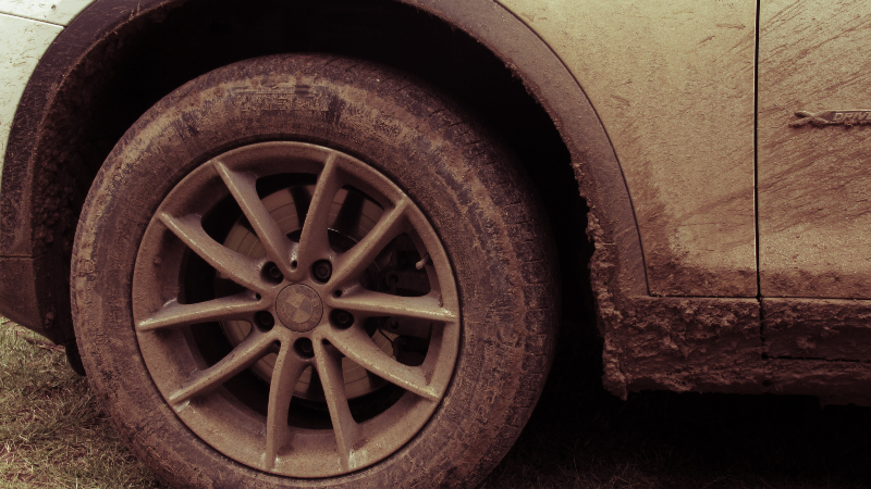 Kaki kaki mobil seperti ban dan velg menjadi bagian paling kotor saat mobil terendam banjir. Gunakan jasa cuci mobil di rumah berlangganan sekarang.