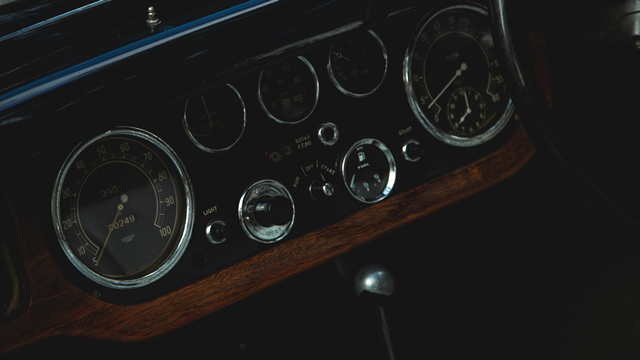 ilustrasi dashboard mobil tua keren