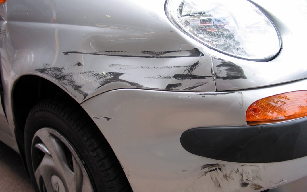 Cara menghilangkan baret pada mobil