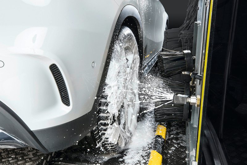 share foto ke media sosial Cara Melakukan Digital Marketing untuk Usaha Cuci Mobil 